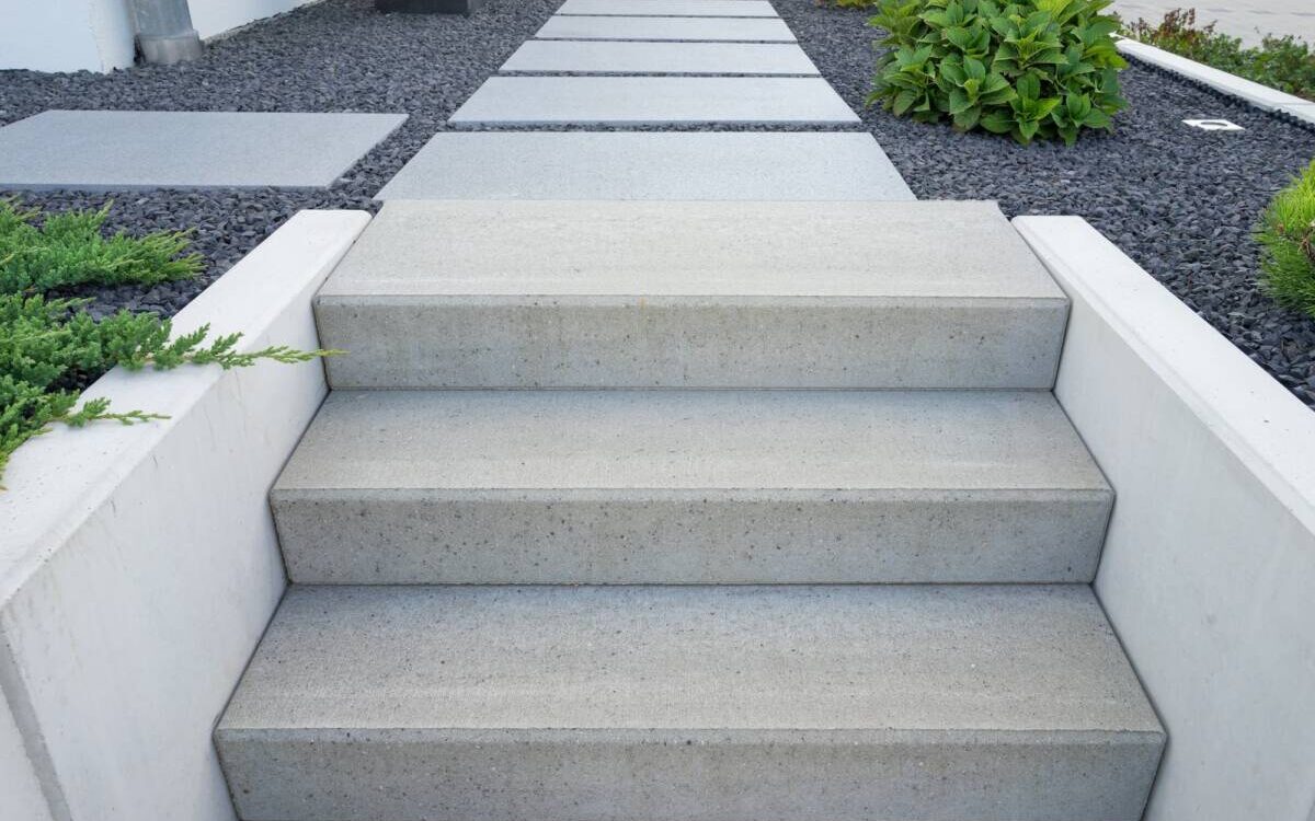 Les &eacute;tapes cl&eacute;s pour installer un escalier ext&eacute;rieur en toute s&eacute;curit&eacute; Saint-Louis